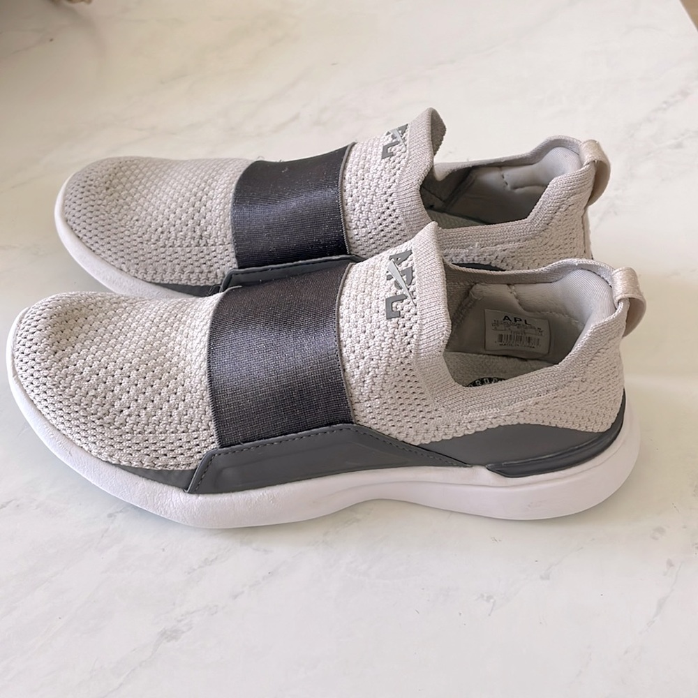 APL TechLoom Bliss in Clay/Asteroid/White - Women’s size 5